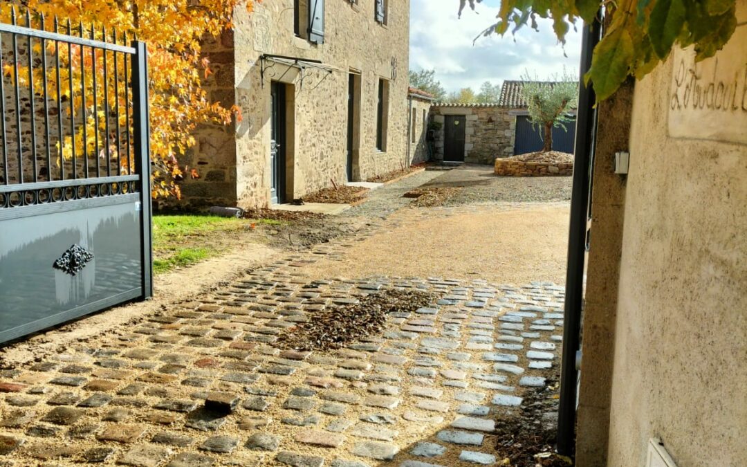 Aménagement d'extérieur : pavage de l'allée principale maison