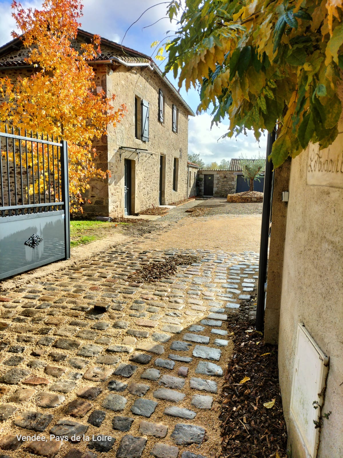 Aménagement d'extérieur : pavage de l'allée principale maison Aménagement d'extérieur : pavage de l'allée principale maison